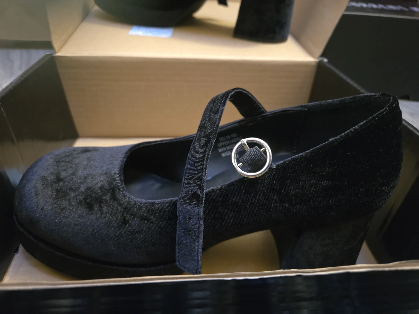 Black Velvet Mary Jane Shoes Size 9 - photo 4