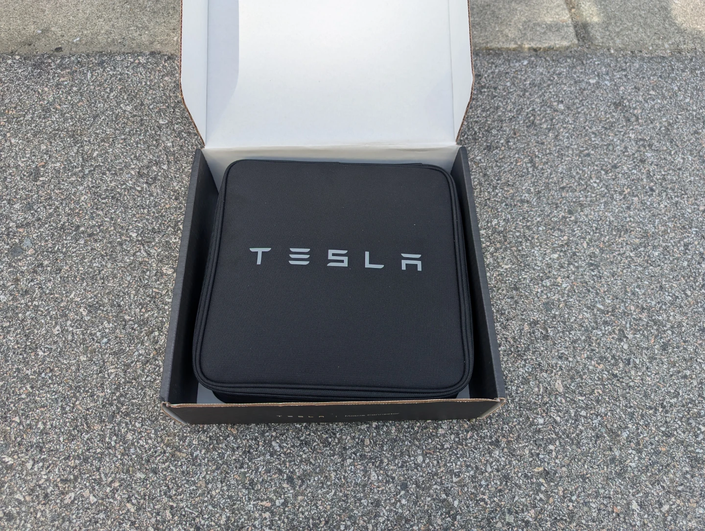 Tesla Mobile Connector with NA 5-15 and NA 14-50 Adapters - photo 2