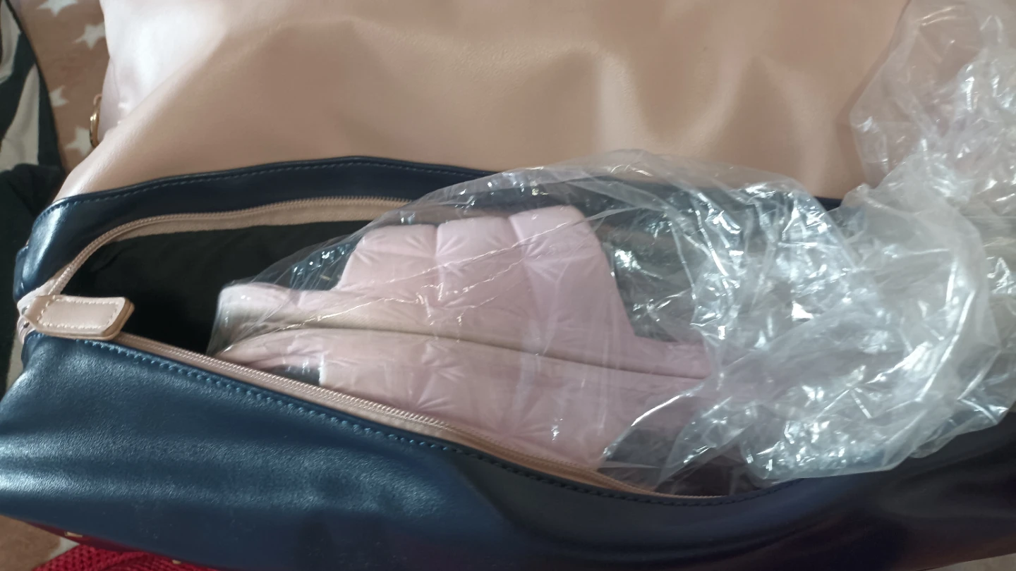 Pink Duffle Bag with Detachable Strap - photo 4