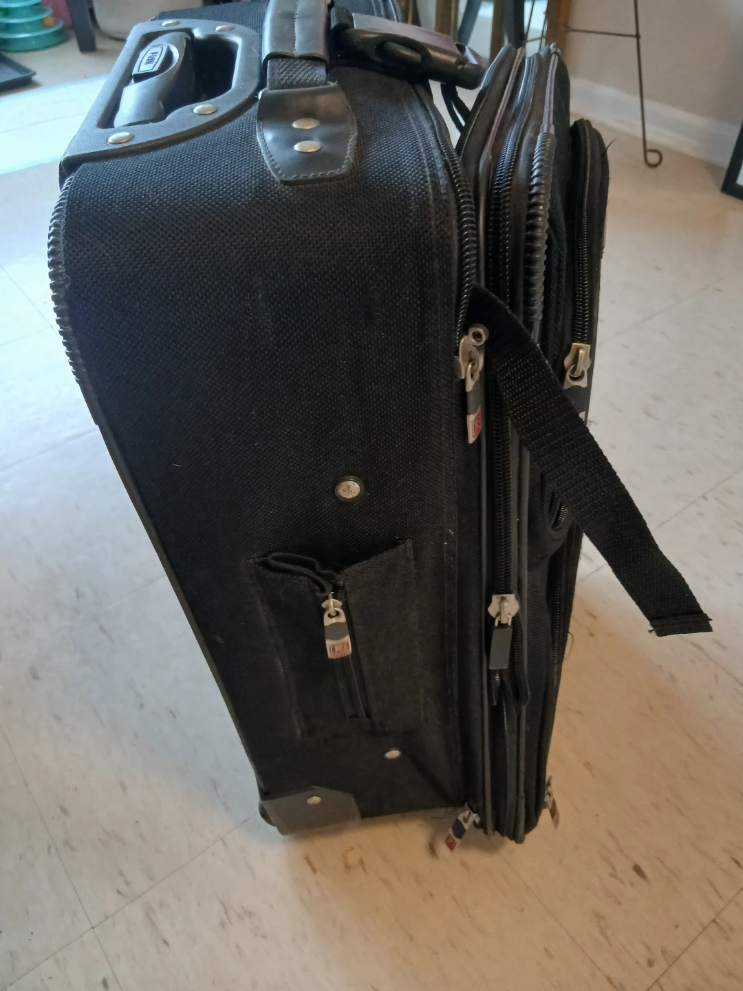 Black Rolling Suitcase with Retractable Handle - photo 4