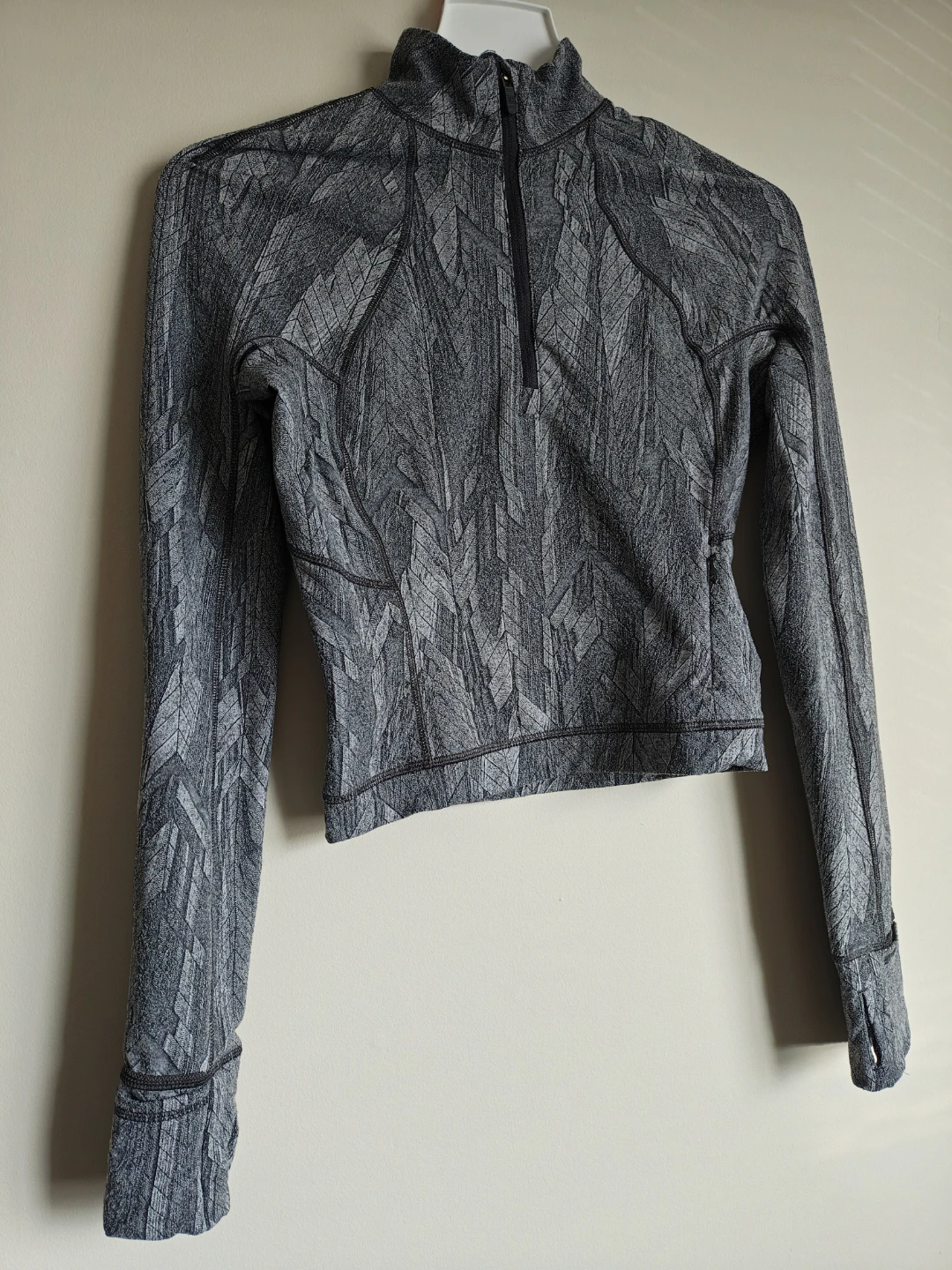 Lululemon Grey Leaf Print Half-Zip Cropped Jacket - photo 5