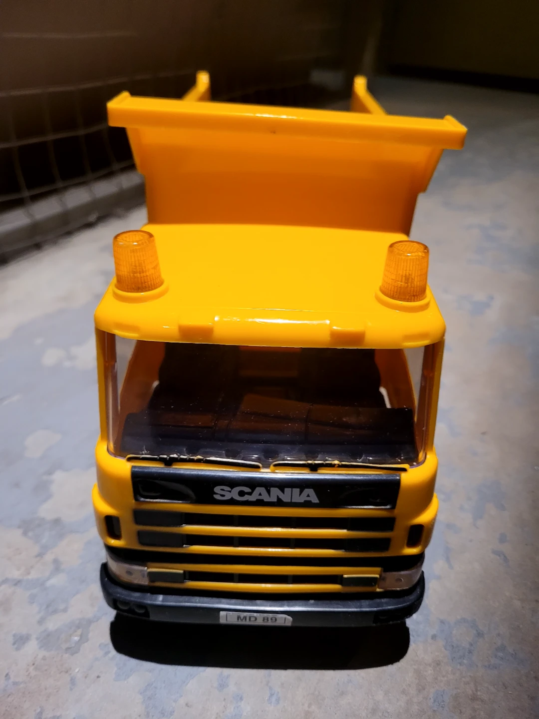 Scania MD 89 Yellow Dump Truck Toy🥕