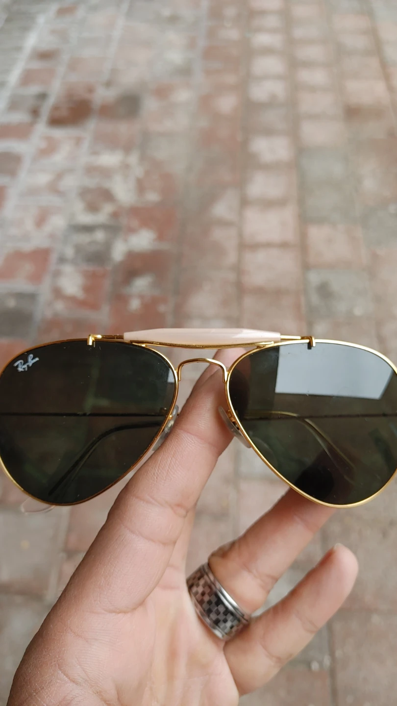 Ray-Ban Aviator Sunglasses Gold Frame