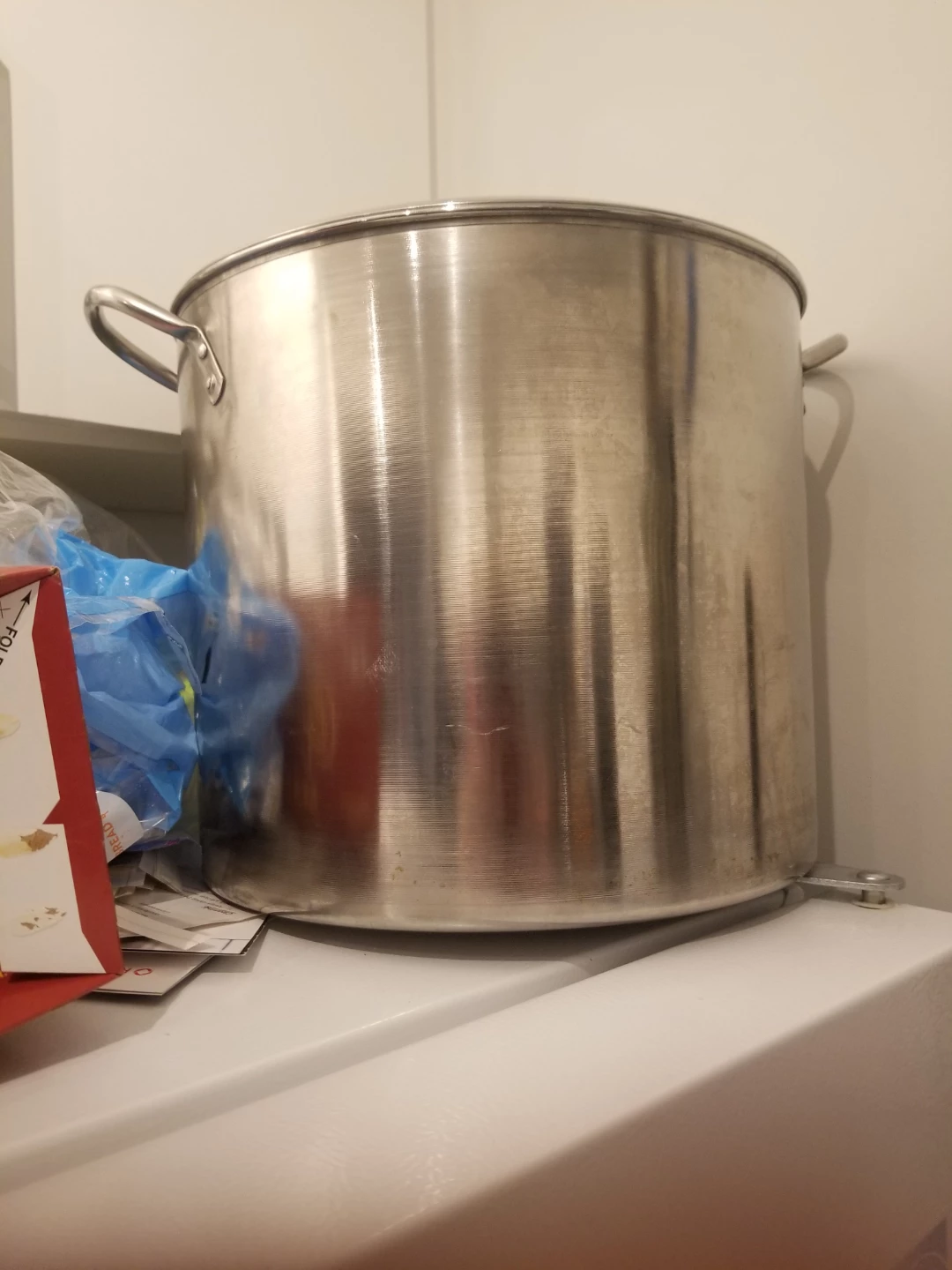 Stainless steel pot