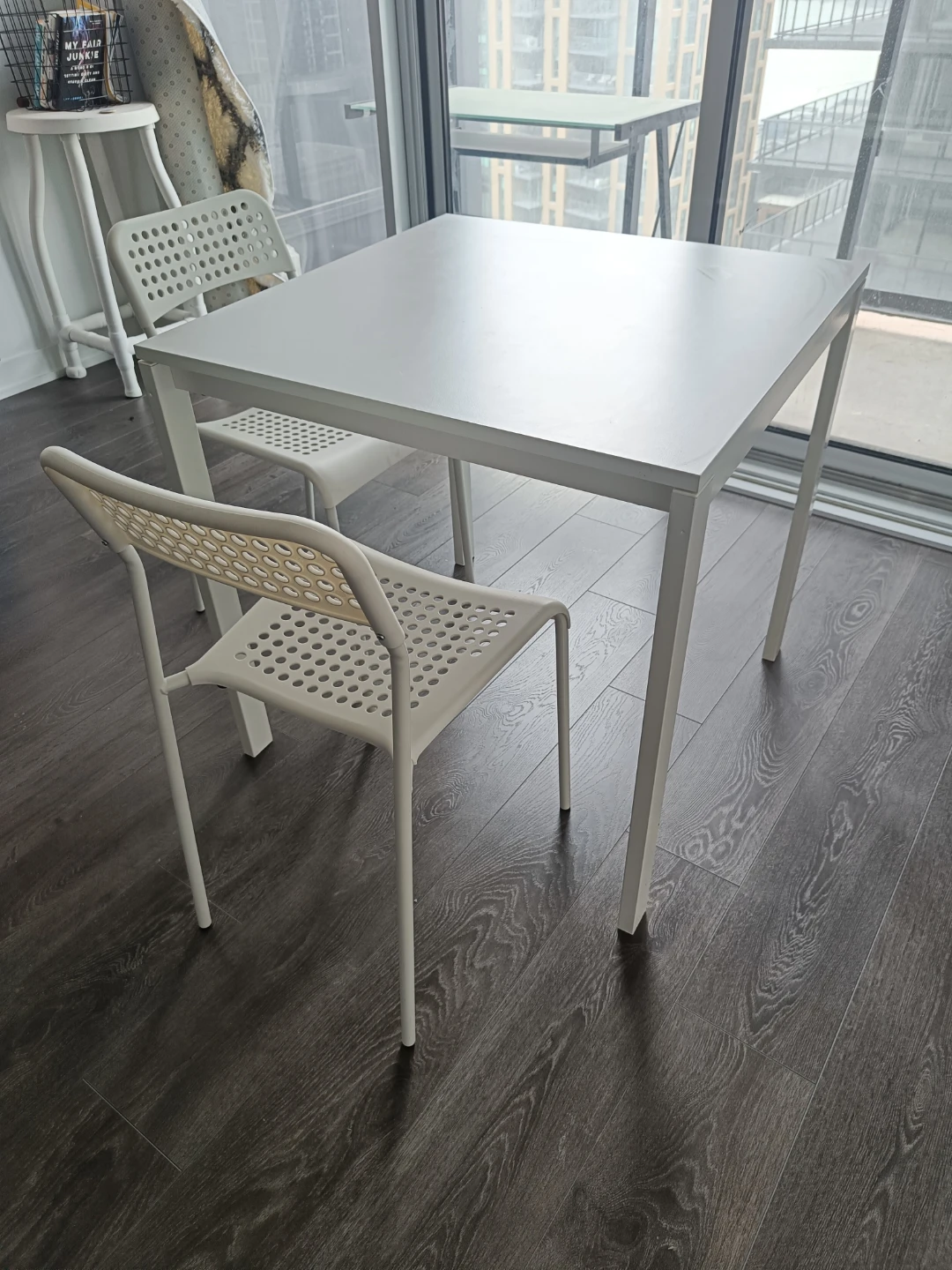White Square Table and 2 Chairs Set - photo 2