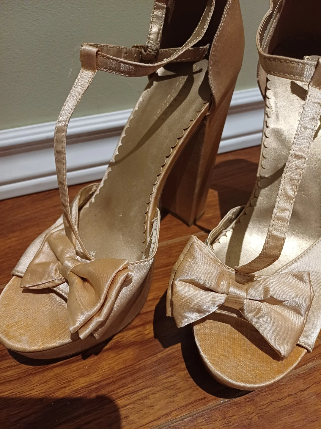 NEW Women's Rose Gold Bow Platform Heels Size 9 - photo 3