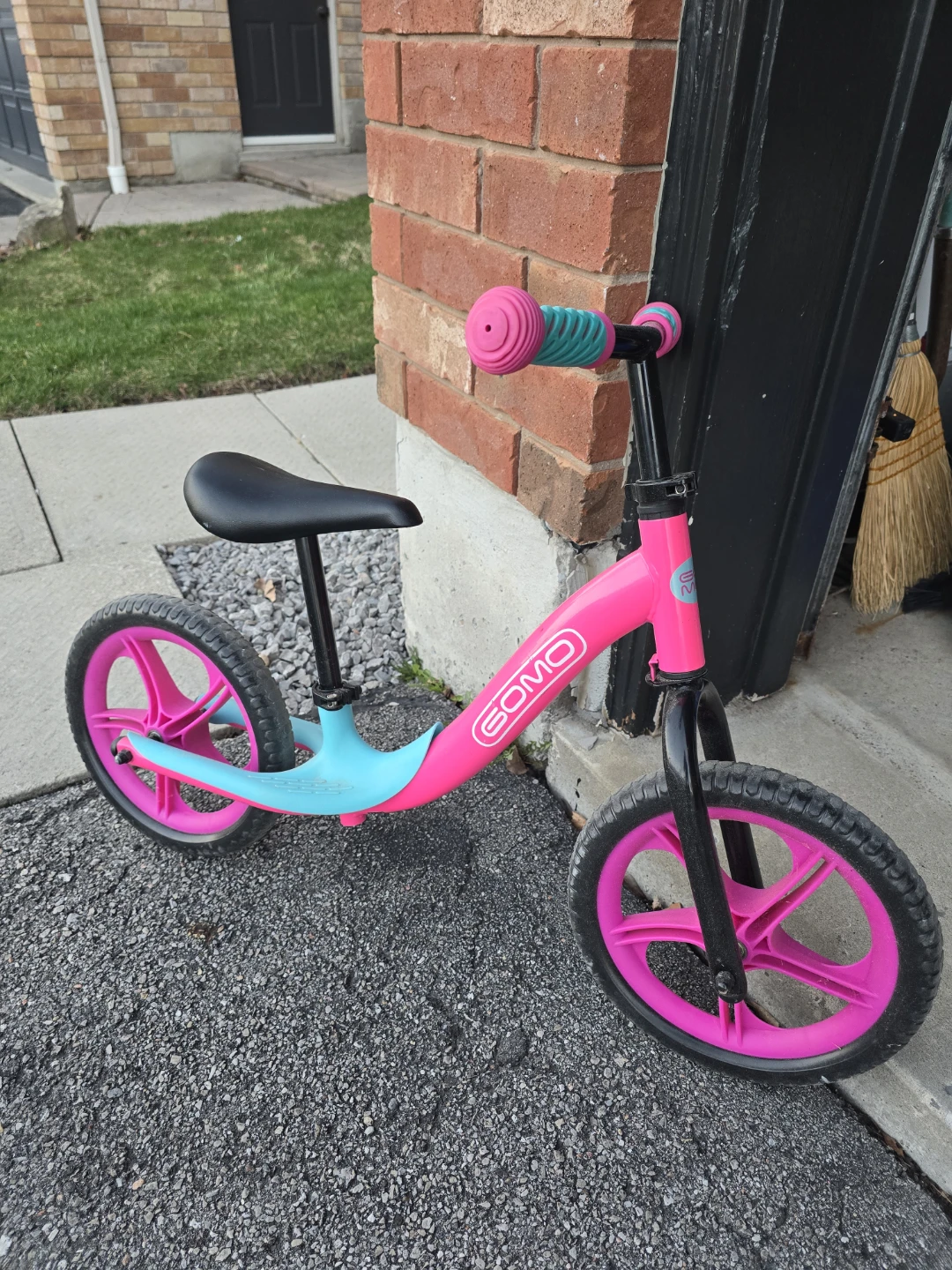 GOMO Balance Bike - Pink/Teal