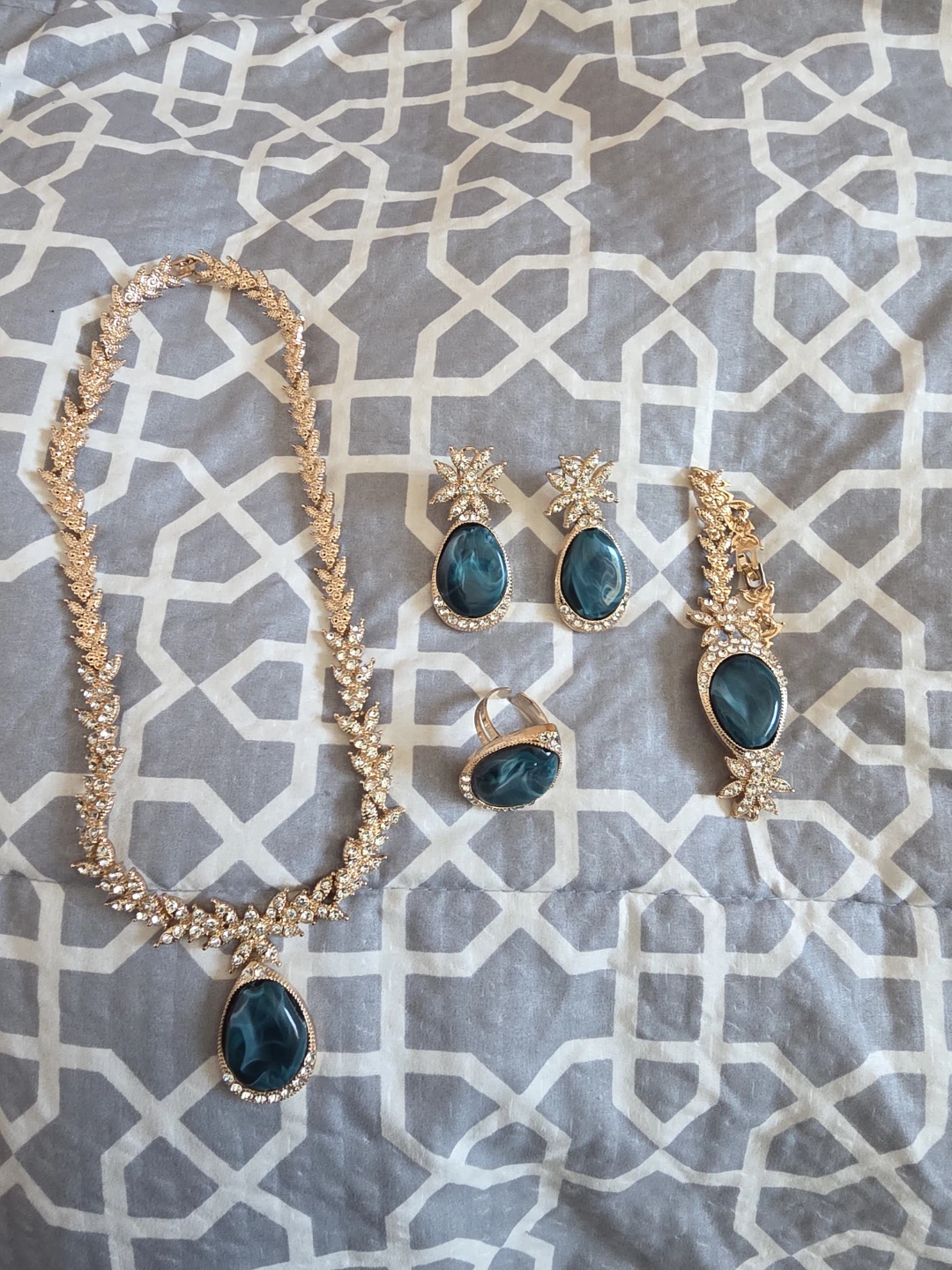 Jewellery Set: Necklace, Earrings, Ring & Bracelet - photo 2