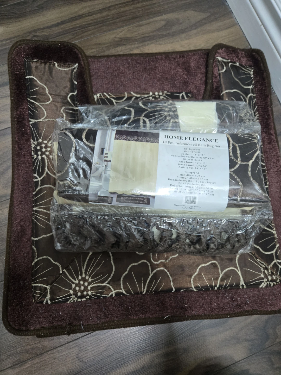 HOME ELEGANCE 18 Pcs Embroidered Bath Rug Set