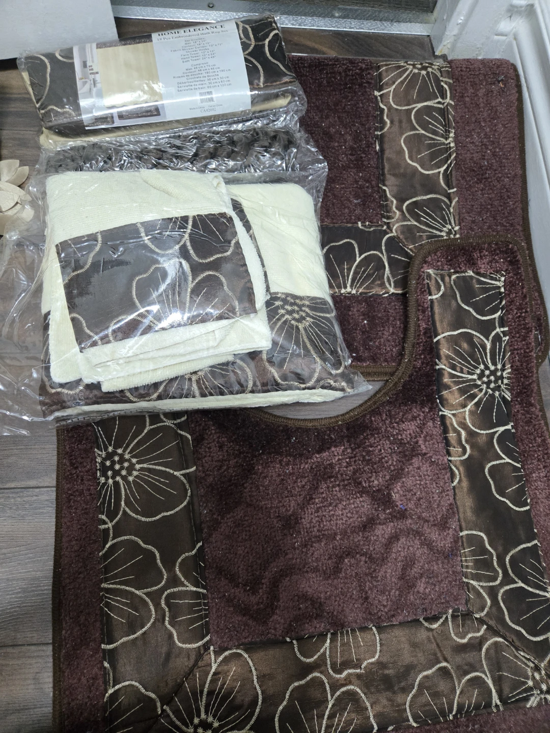 HOME ELEGANCE 18 Pcs Embroidered Bath Rug Set - photo 2