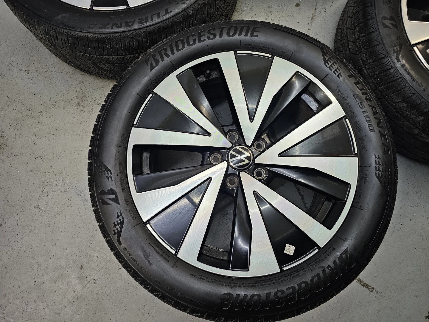 VOLKSWAGEN TAOS O.E.M RIMS AND ALL SEASON TIRES 225/50 R18