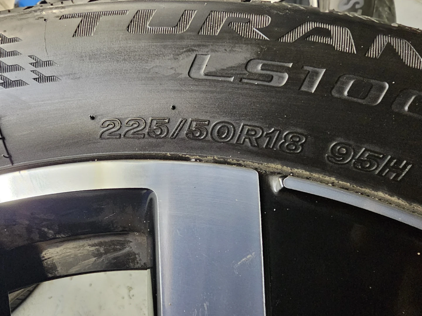 VOLKSWAGEN TAOS O.E.M RIMS AND ALL SEASON TIRES 225/50 R18 - photo 5