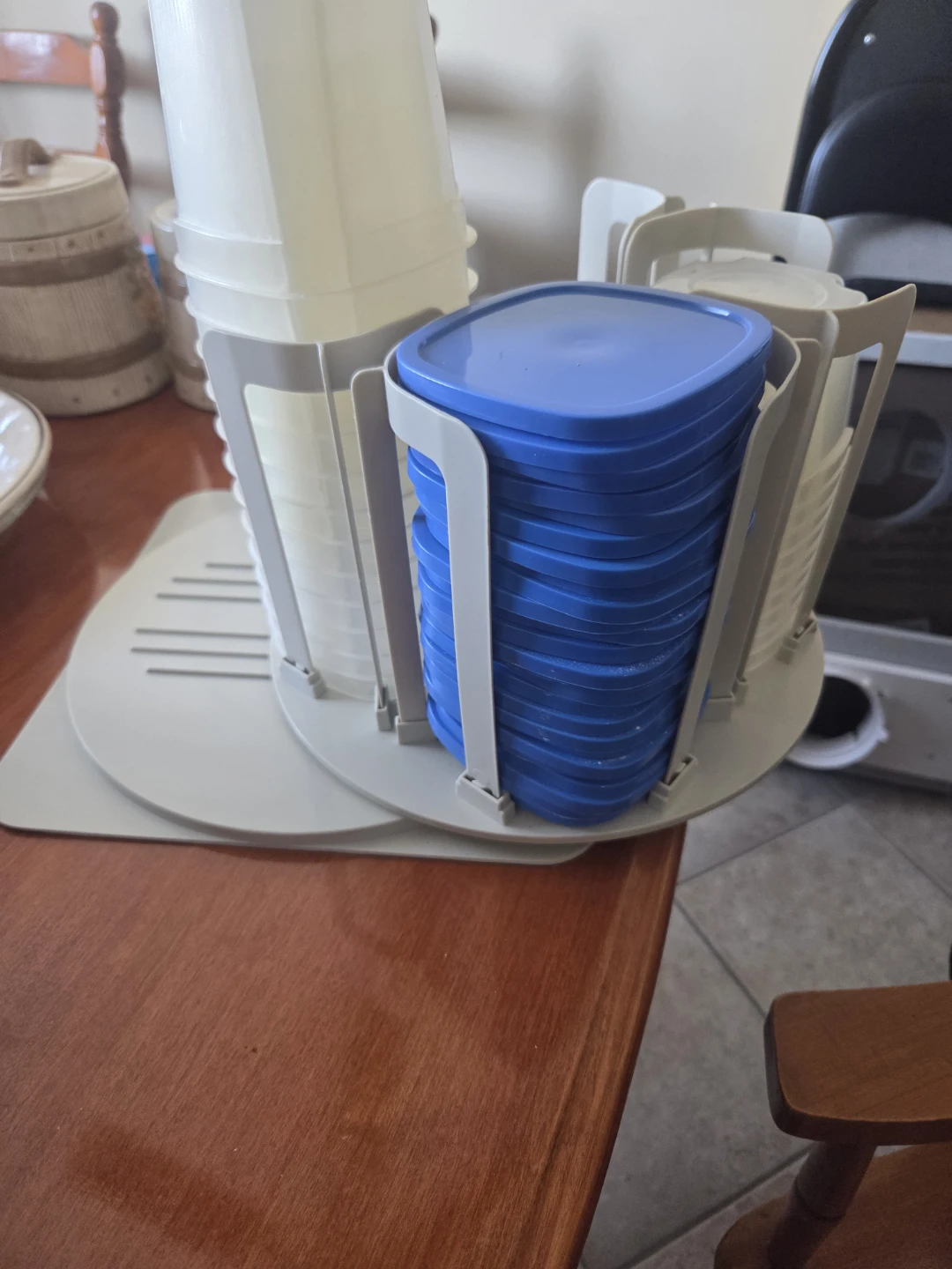 Plastic Food Storage Container Set with Rotating Rack