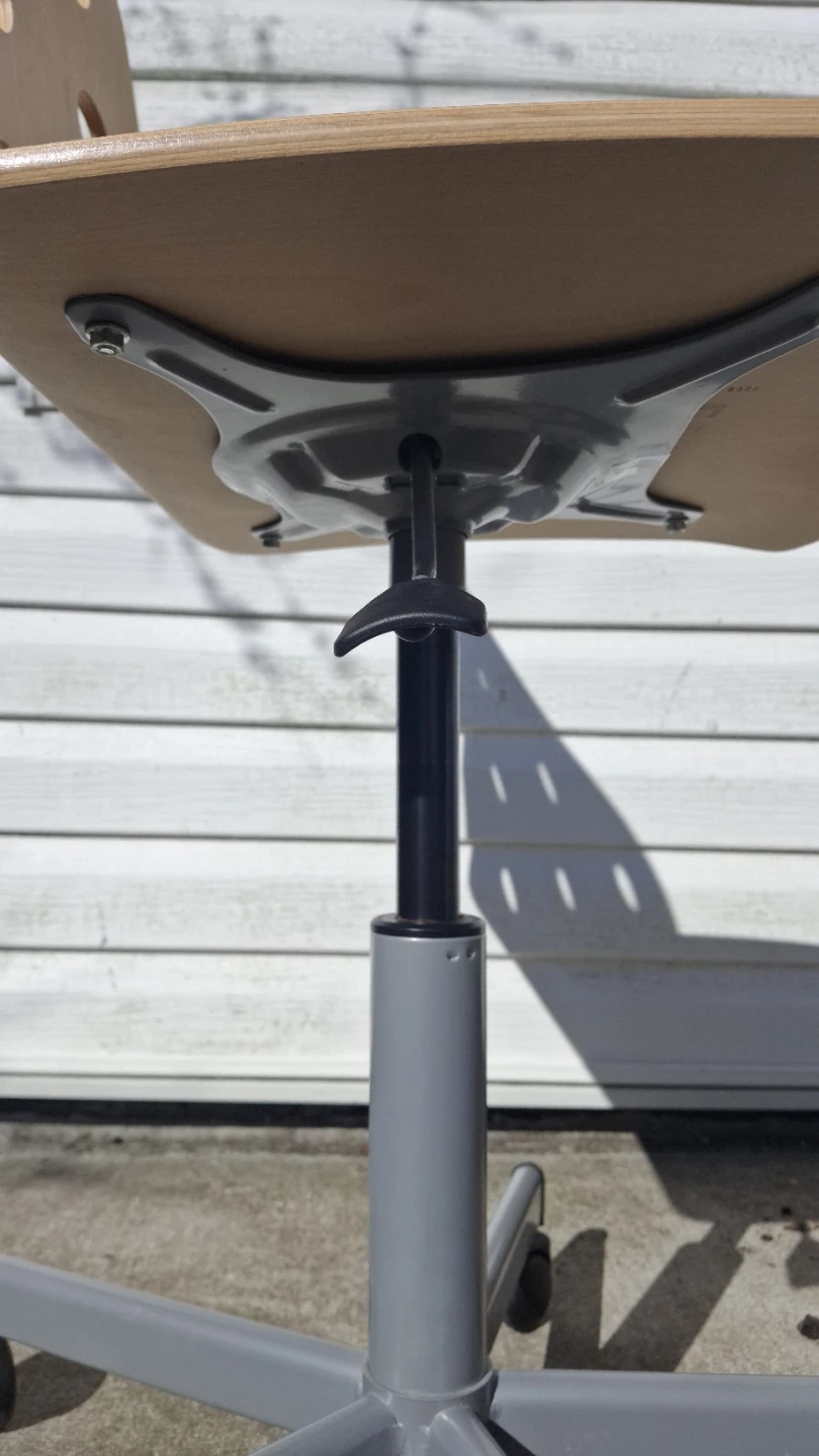 One adjustable swivel chair - photo 2