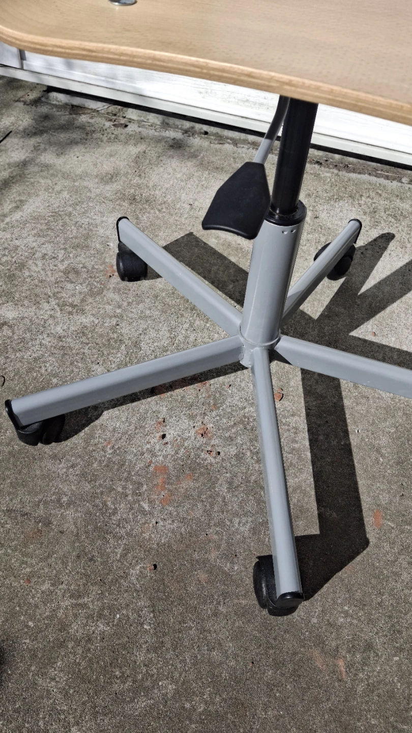 One adjustable swivel chair - photo 3