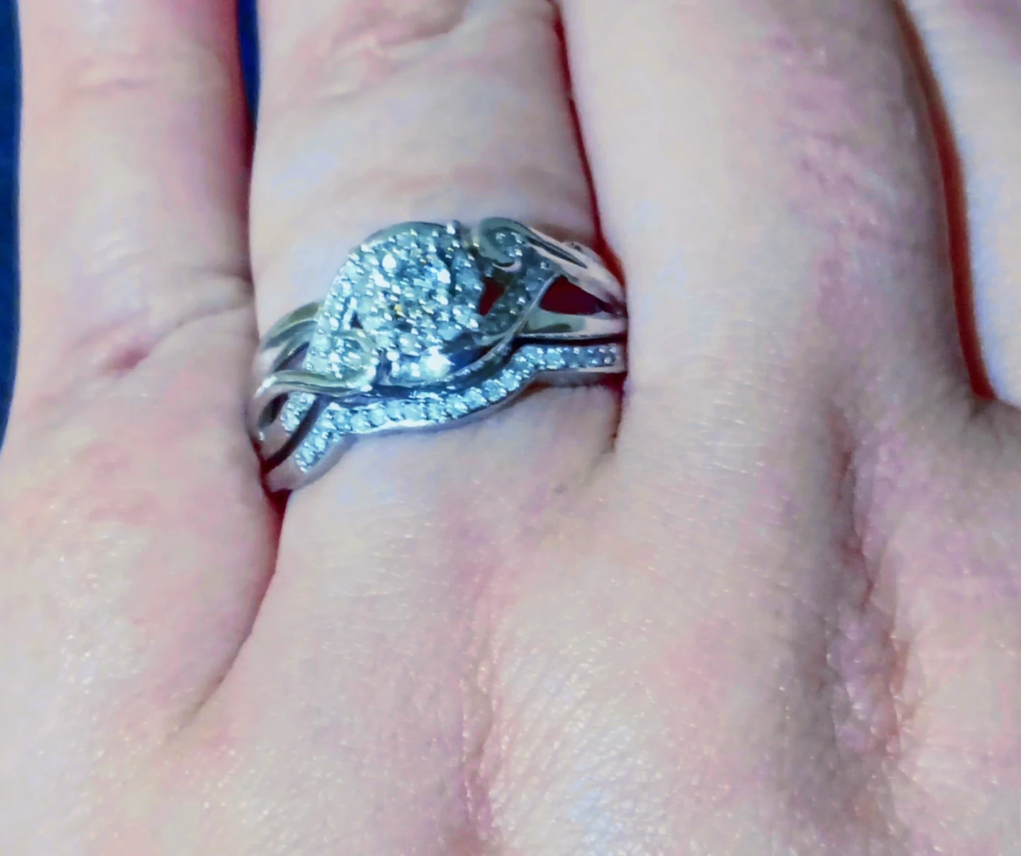0.30 CT. T.W. Diamond Frame Split Shank Bridal Set - photo 3