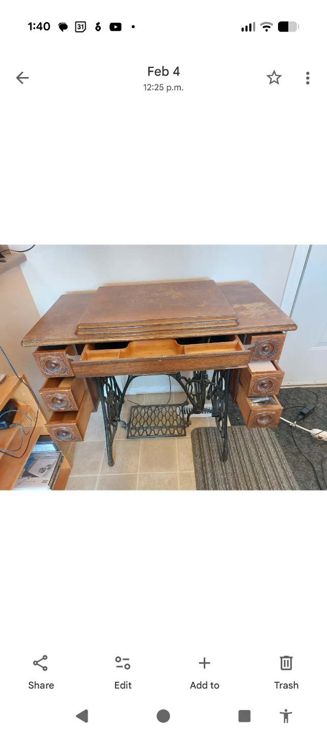 Antique Singer Sewing Machine with Wooden Cabinet - photo 5