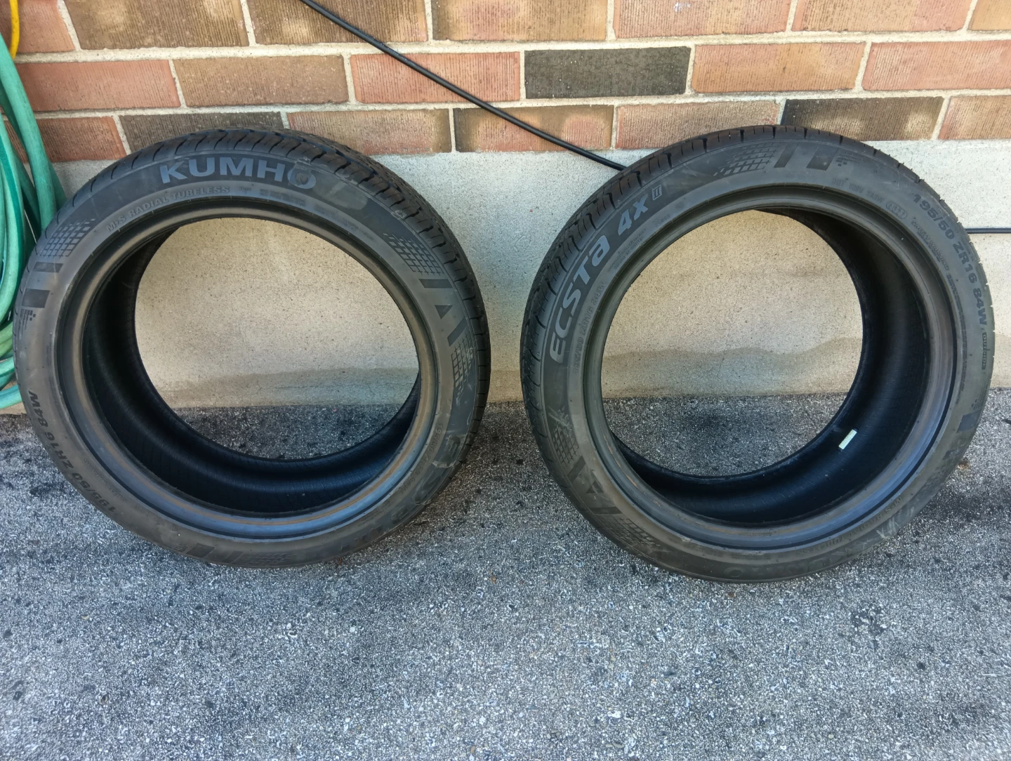 Kumho Ecsta 4X Tires - 195/50 ZR16 84V - photo 2
