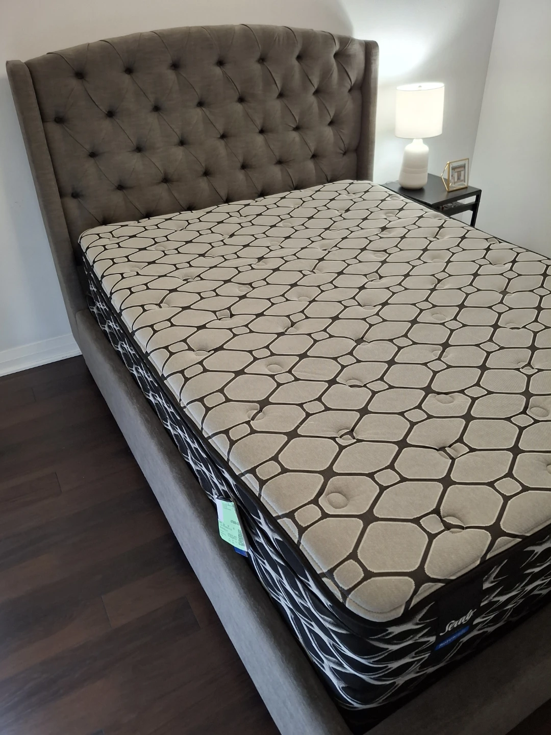 Queen size Bed + Mattress + box spring - photo 4