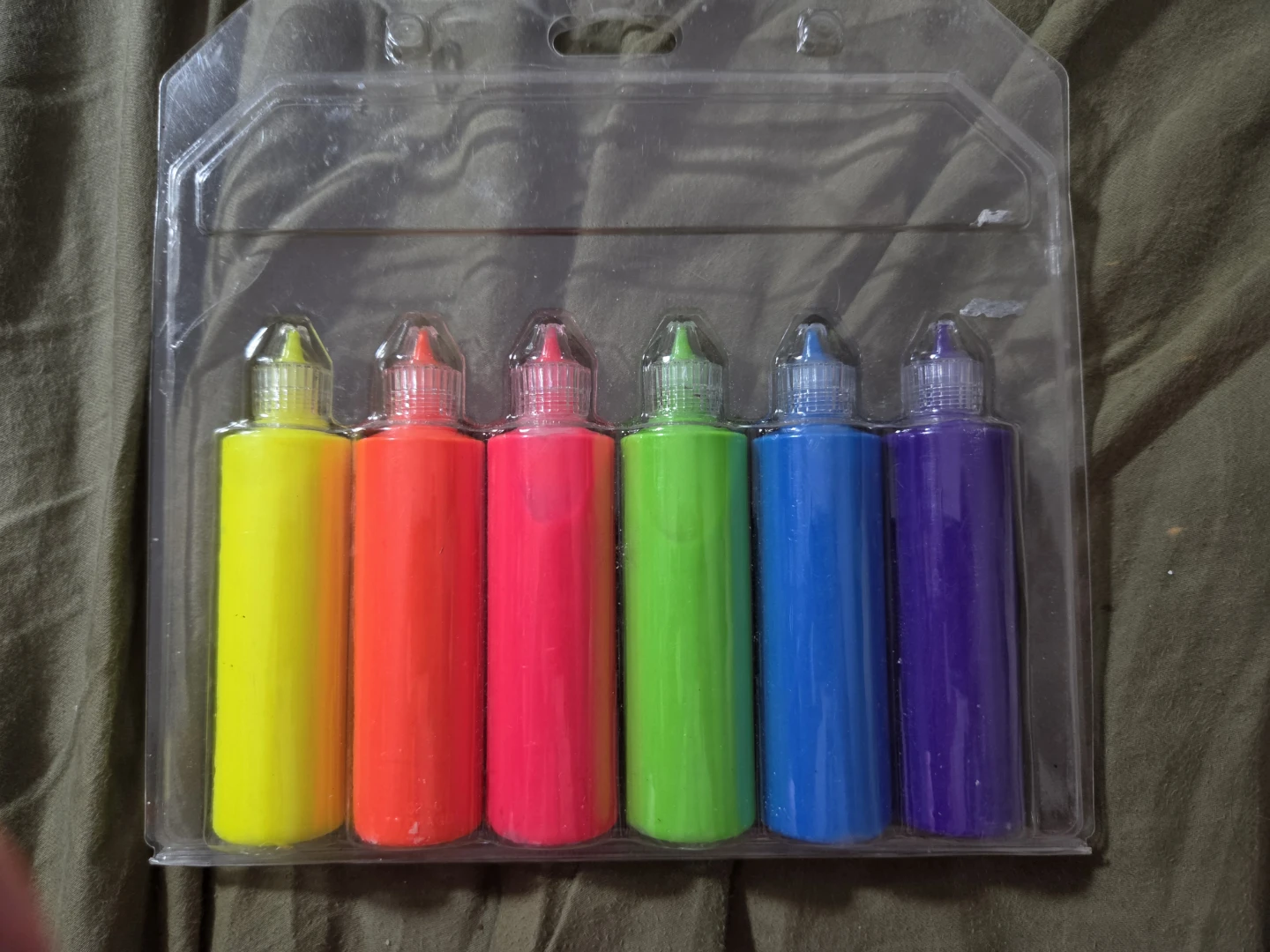 Blacklight paint set with light bulb