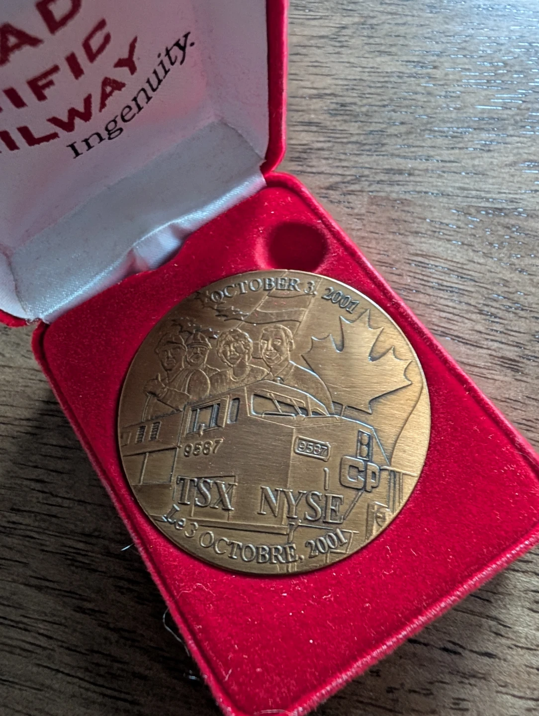 Canadian Pacific Railway Commemorative Medal 1881-2001 - photo 2
