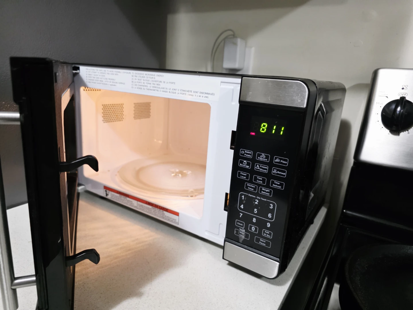 Avanti Microwave Oven - photo 3