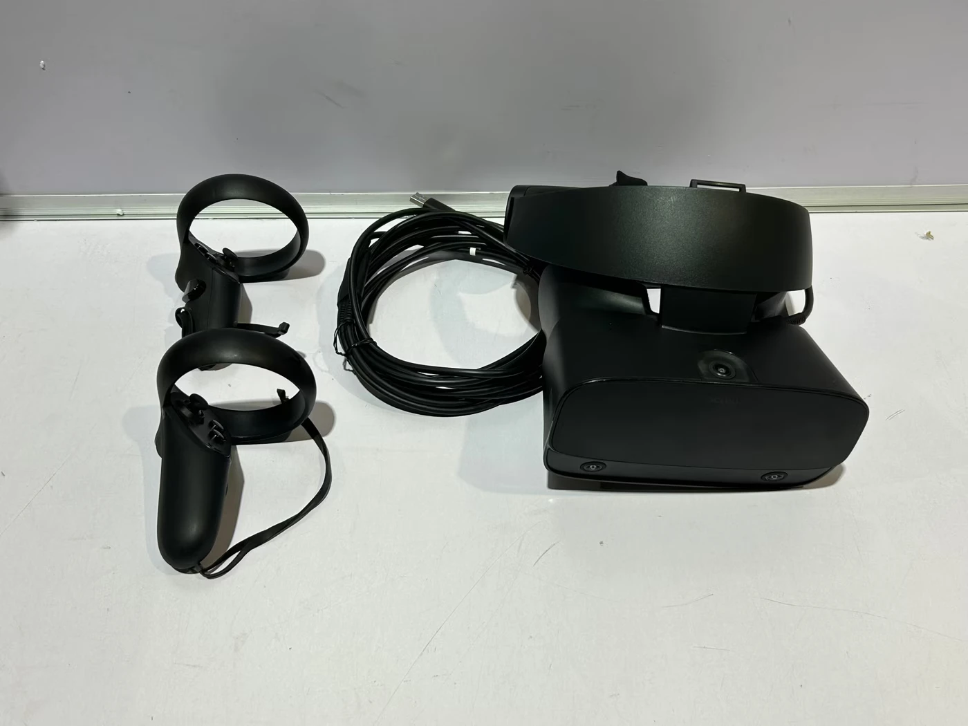Oculus VR Headset and Controllers - photo 3