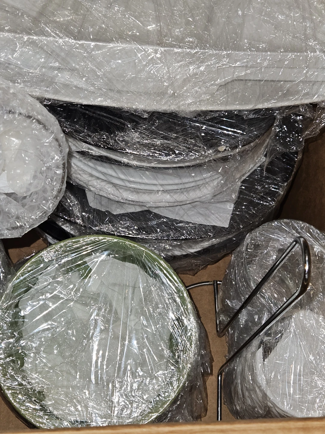 (Moving Sale)Set of ceramic bowls and plates - photo 2
