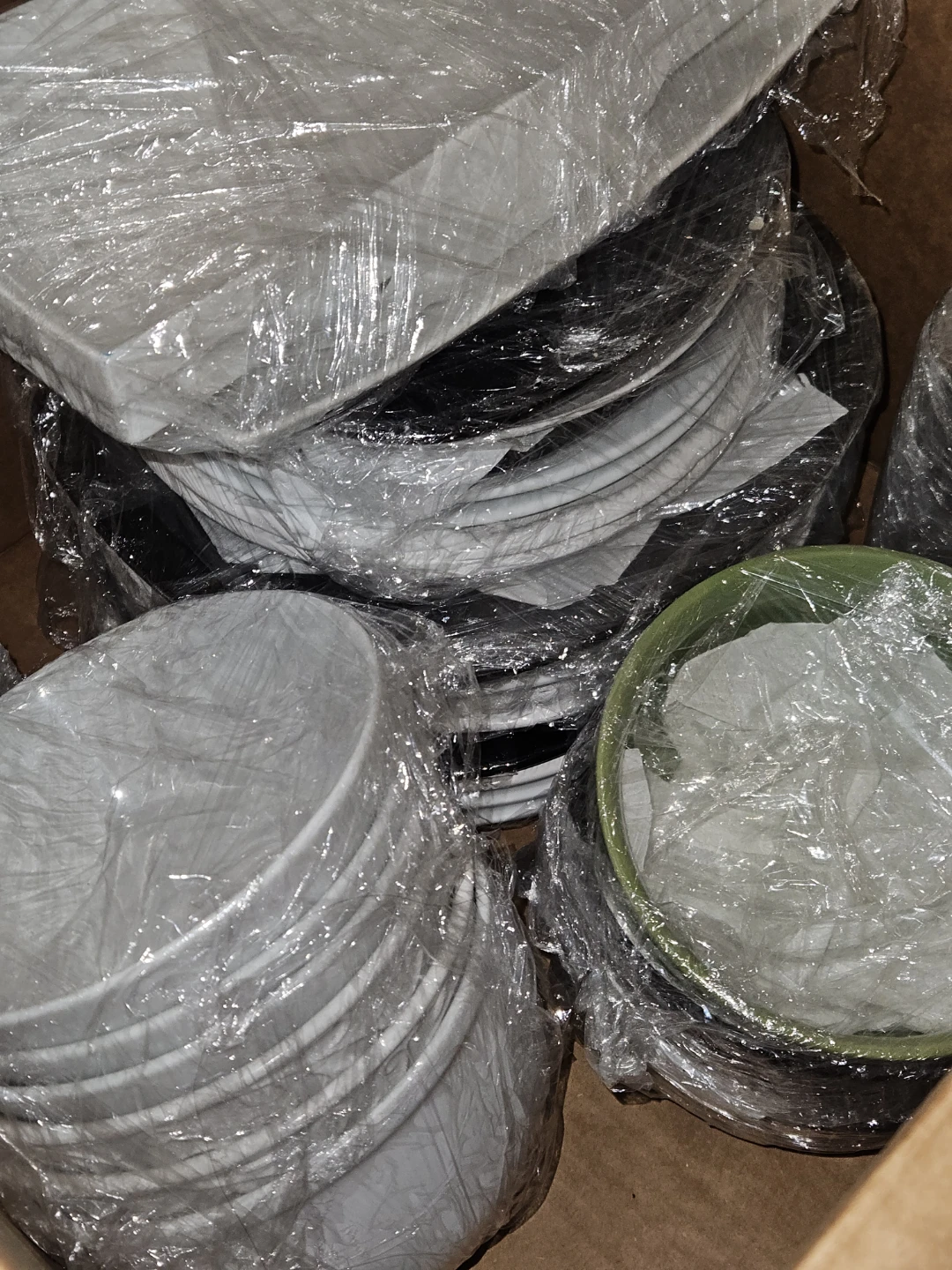 (Moving Sale)Set of ceramic bowls and plates - photo 3