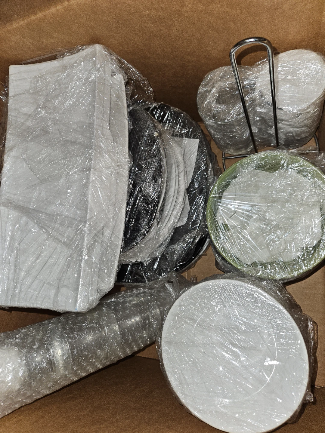 (Moving Sale)Set of ceramic bowls and plates - photo 4