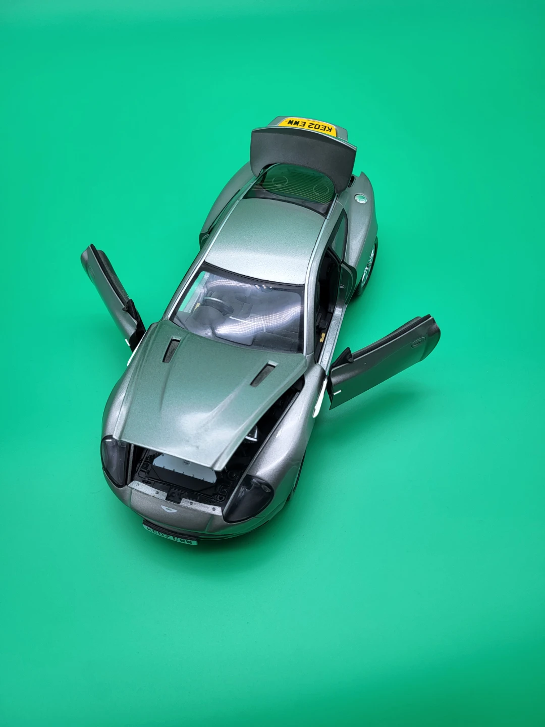 Aston Martin Vanquish Diecast 1:18 Collectable Car Toy - photo 5
