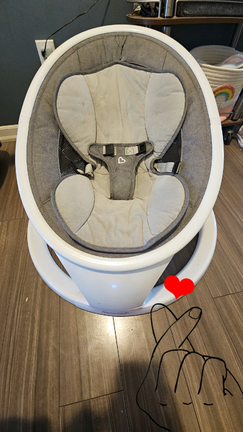 Munchkin Swing + baby bassinet