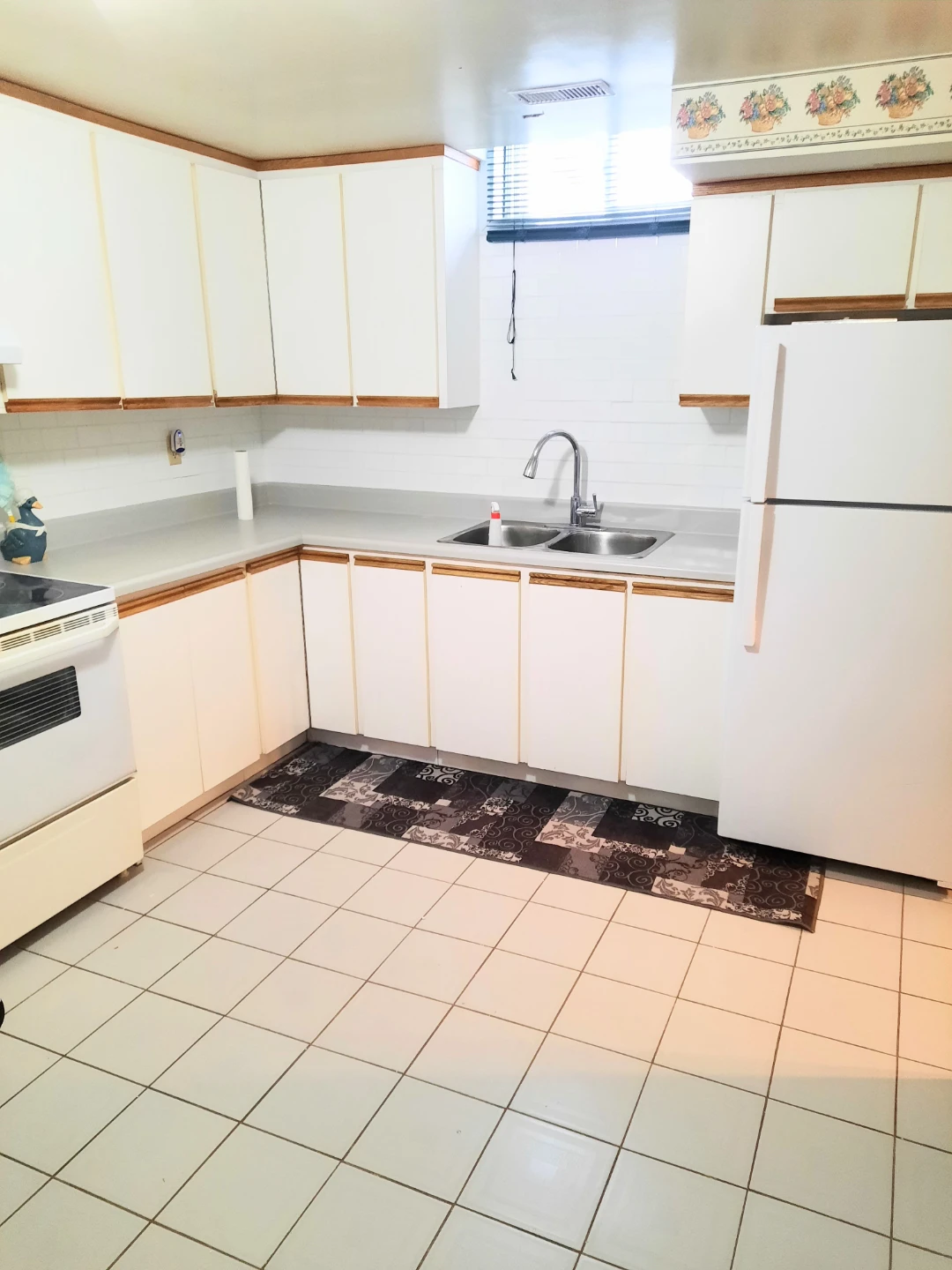 maple/Vaughan- Keele and Major Mackenzie basement for rent - photo 3