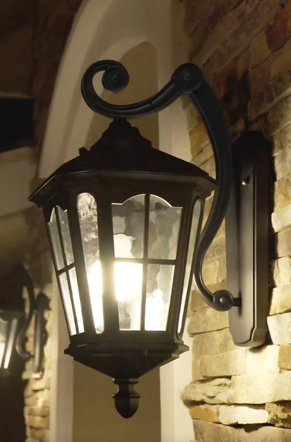 Outdoor Wall Lantern