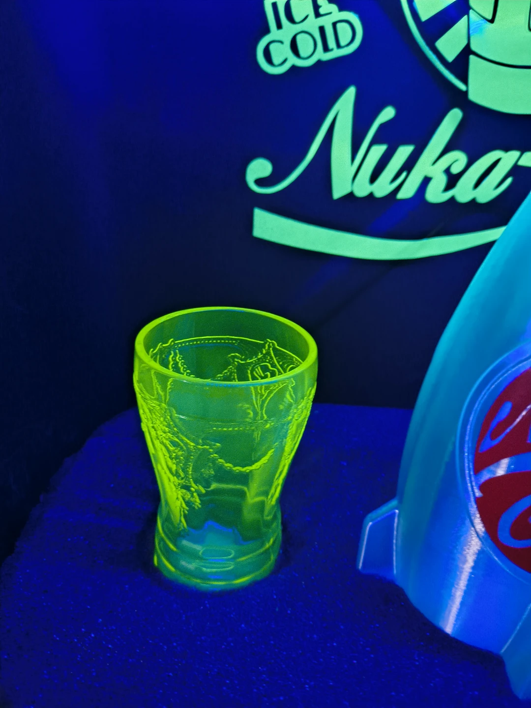 Fallout Nuka-Cola Rocket Bottle Jerry can bar - photo 5