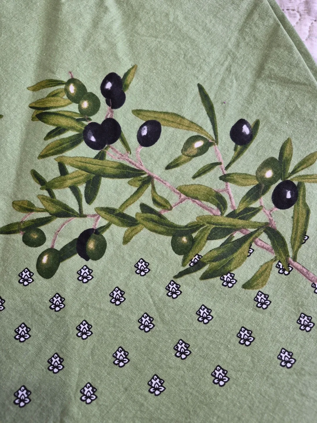 Beautiful Vintage 70" Round Linen Tablecloth with Olives Decor - photo 2