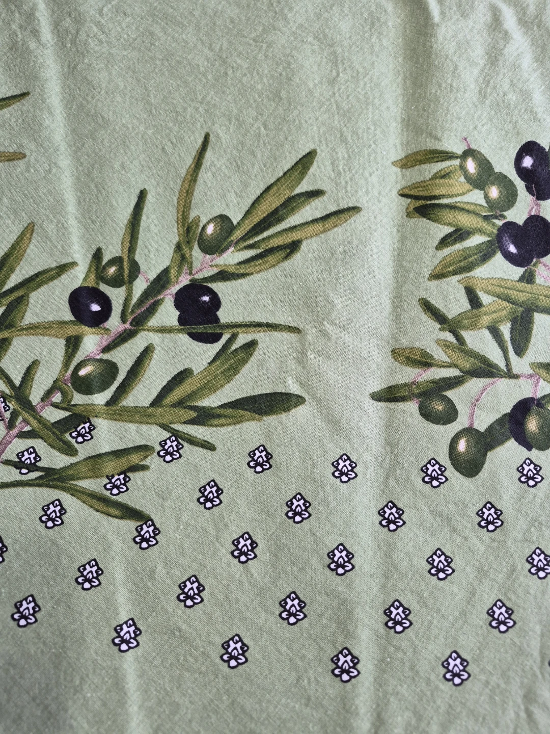 Beautiful Vintage 70" Round Linen Tablecloth with Olives Decor - photo 3