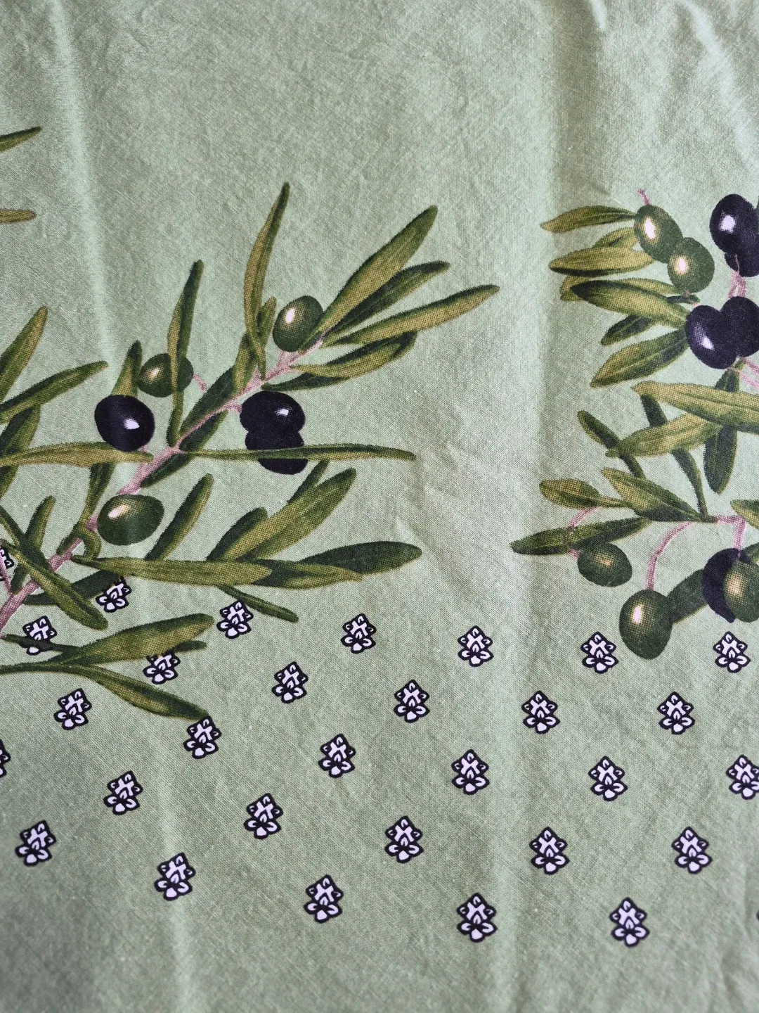 Beautiful Vintage 70" Round Linen Tablecloth with Olives Decor - photo 3