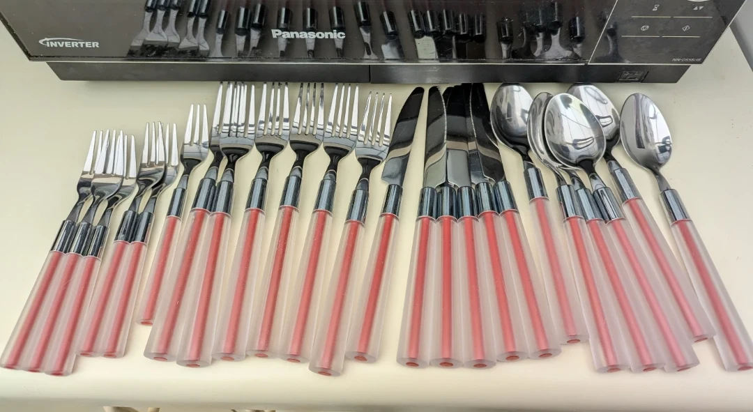 24-piece Cutlery Set with Red Handles