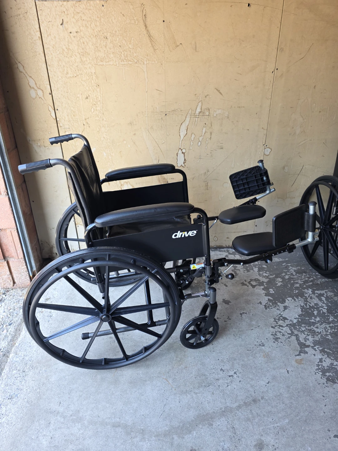 New Wheelchair with Elevating Foot rests - photo 3