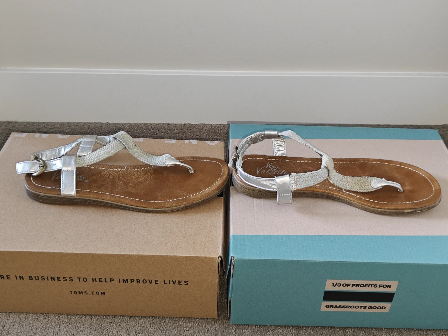 Women Casual Flat Summer Buckle Strap Thong Sandals - Size 7.5 - photo 3
