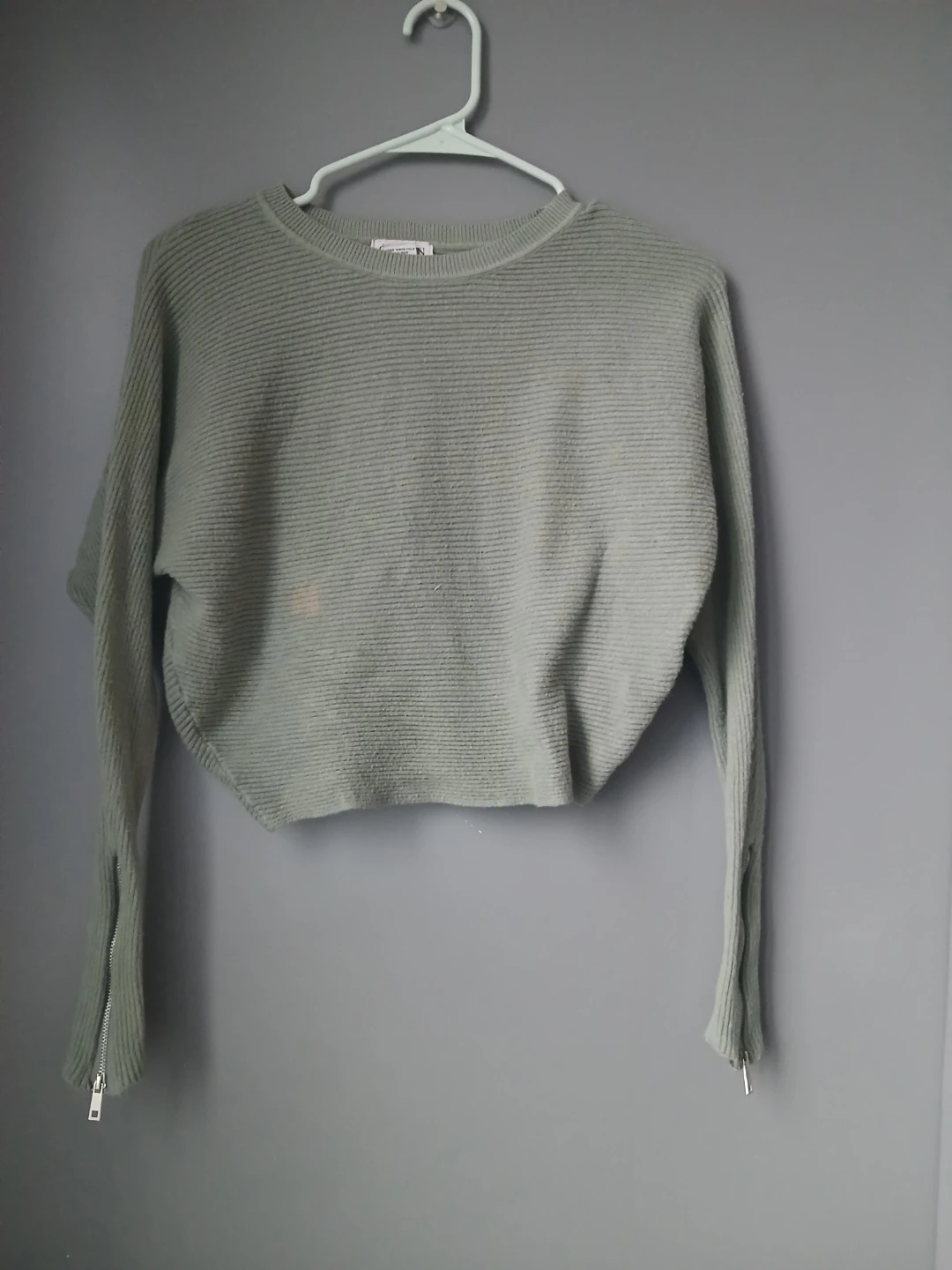Light Green Ribbed Cropped Sweater with Zipper Cuffs - photo 3