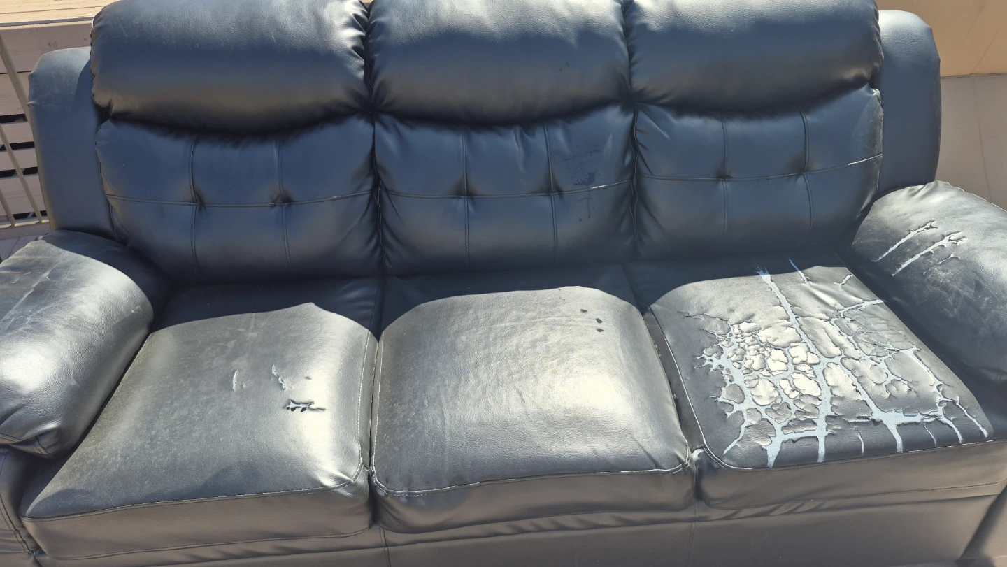 Black faux leather sofa - photo 3