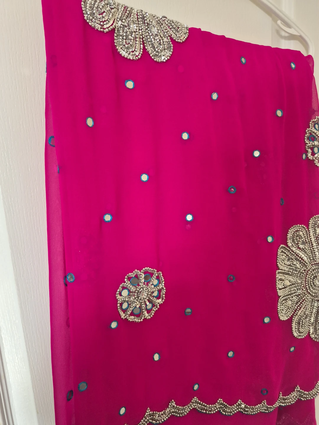 Women's Magenta Embroidered Saree - photo 4
