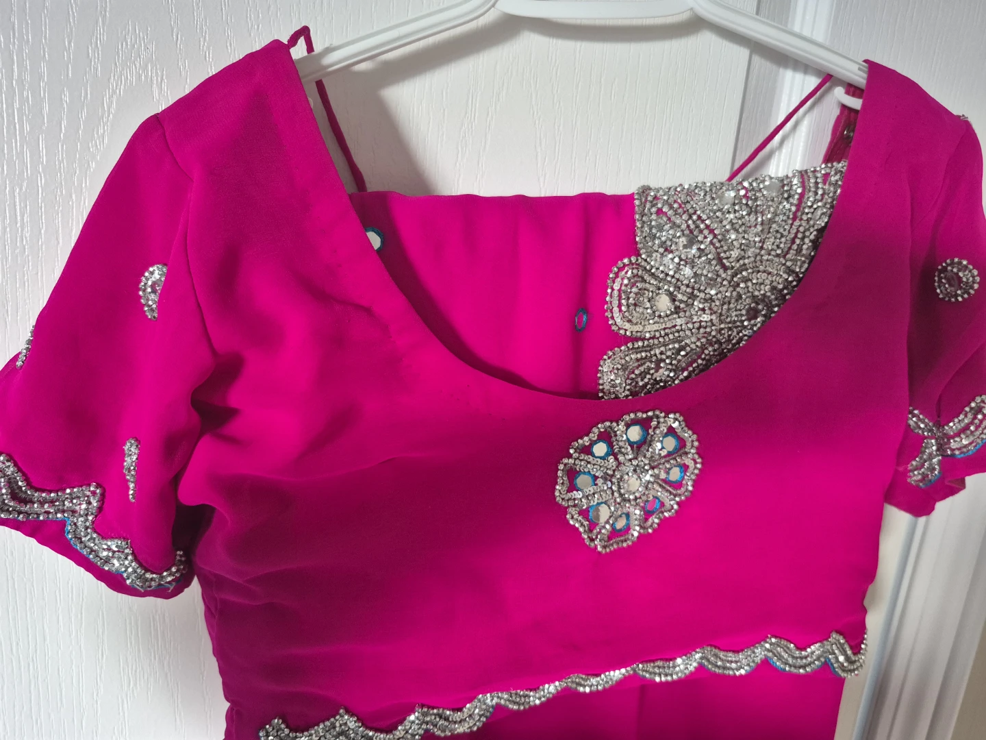 Women's Magenta Embroidered Saree - photo 5