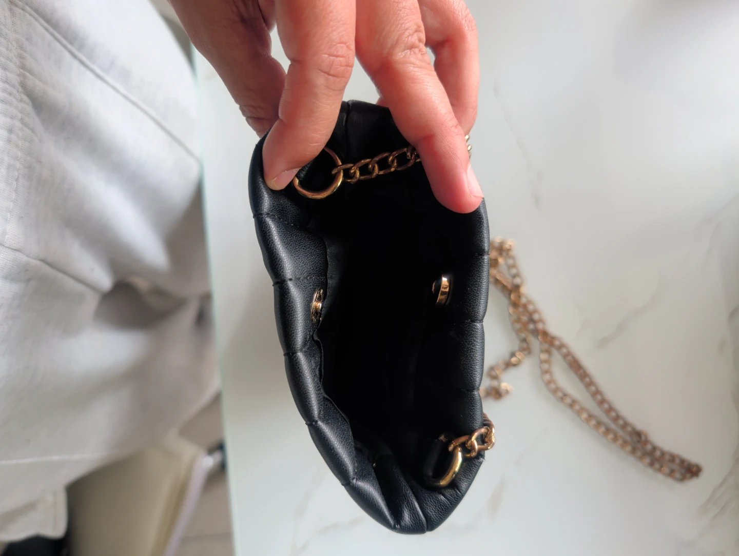 Black Quilted Chain Shoulder Bag - photo 2