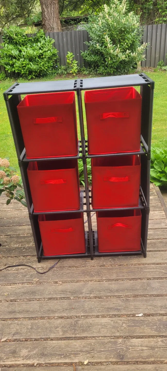 Storage shelf + storage cubes