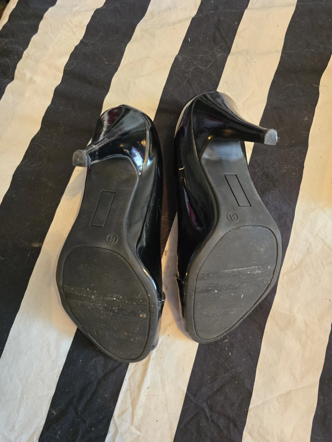 Jessica Simpson Black Patent Peep-Toe Heels Size 8 - photo 2