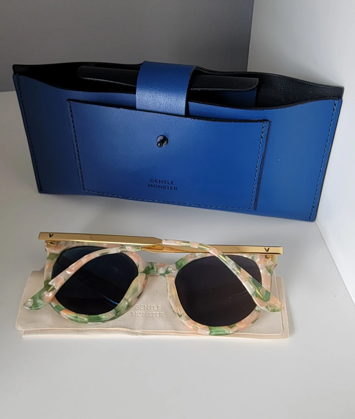 Gentle Monster Sunglasses with Case - photo 2