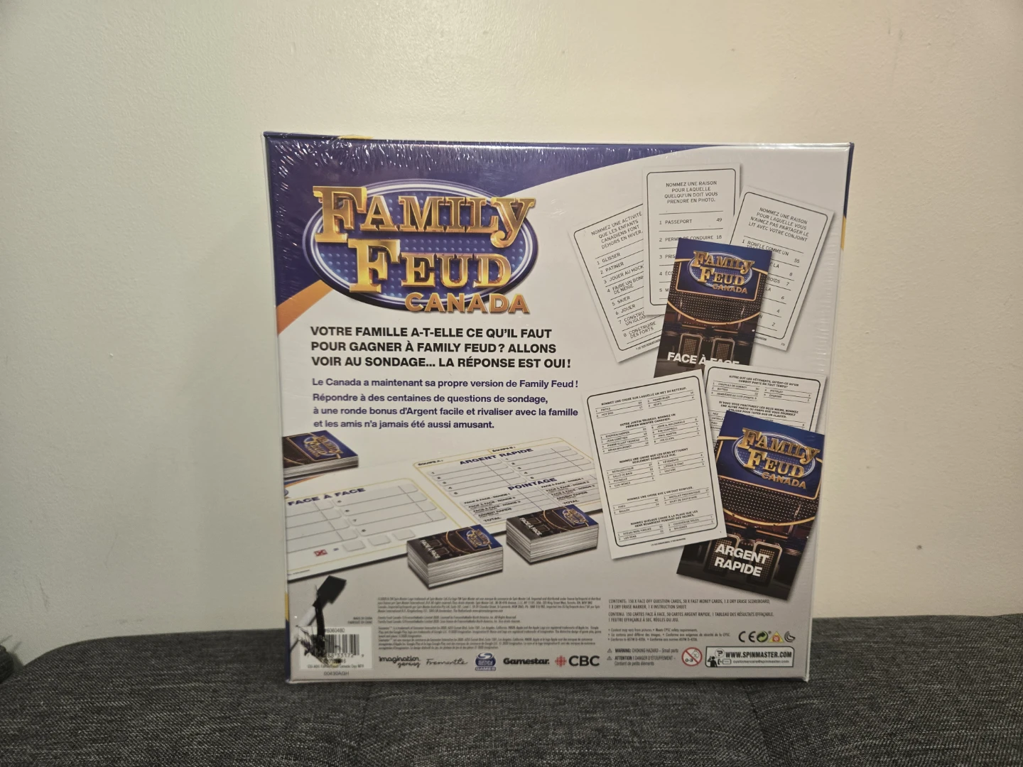 SEALED, French Family Feud Canada Board Game - photo 2